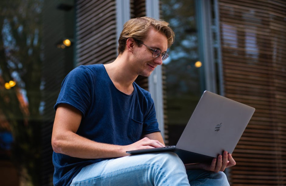 Waar moet een studielaptop aan voldoen?